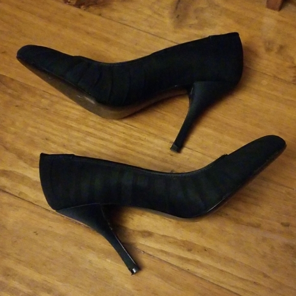 White House Black Market black heels - Picture 4 of 8